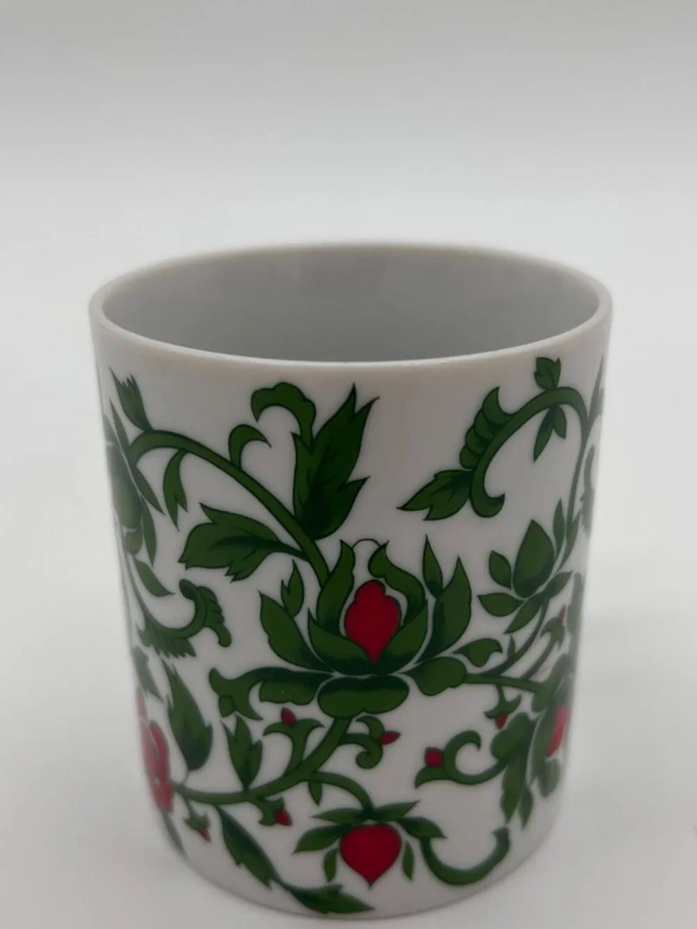 William‎ Sonoma Ceramic Red Floral Green Vines Coffee Mug
